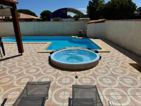 Villa la lagune piscine et spa privés 8 Couchages parking privé et borne de recharge électrique